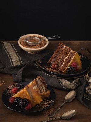 Delicious caramel cake slices with blackberries and raspberries.