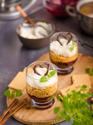 Cheesecake in glass with chocolate and mascarpone
